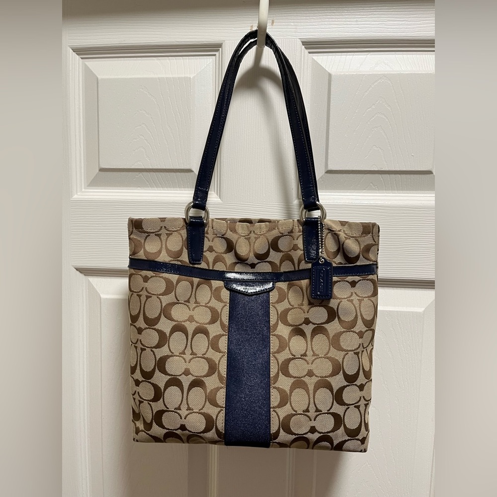 Coach purse with navy accents